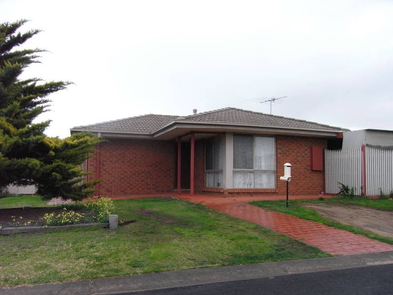 19 Cambrian Way, Melton West VIC 3337