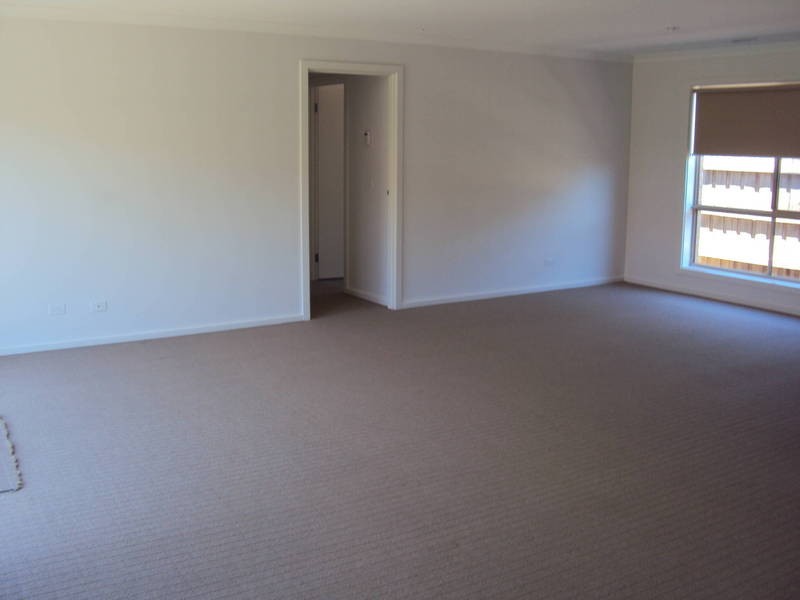 12 Scarcroft Terrace, Melton West VIC 3337