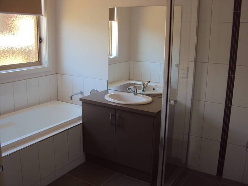 12 Scarcroft Terrace, Melton West VIC 3337