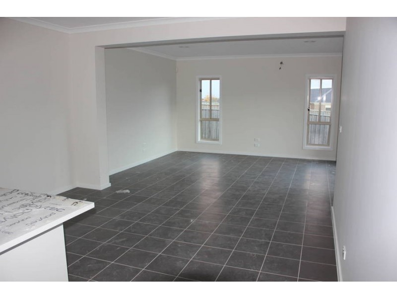 1/7 Koonawarra Terrace, Melton West VIC 3337