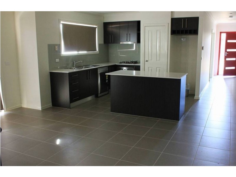 3 Dion Place, Melton West VIC 3337