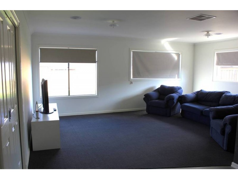 3 Dion Place, Melton West VIC 3337