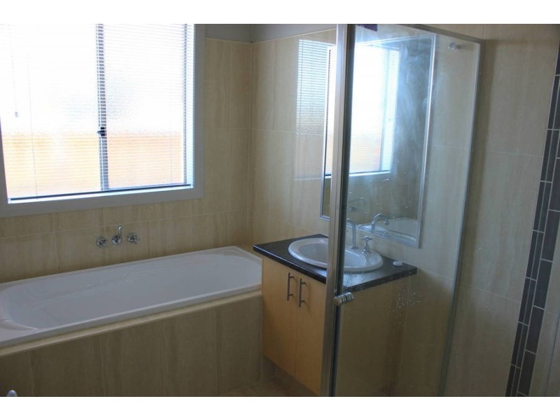 5 Anouk Way, Melton West VIC 3337