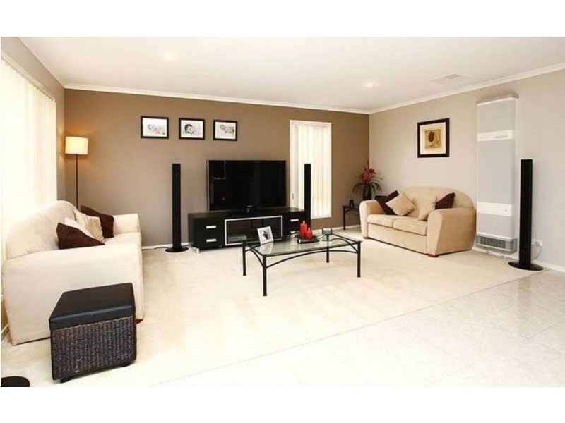 7 Lomandra Bowl, Melton West VIC 3337