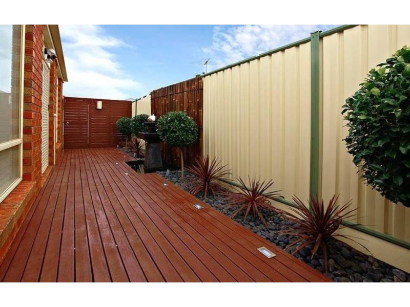 7 Lomandra Bowl, Melton West VIC 3337