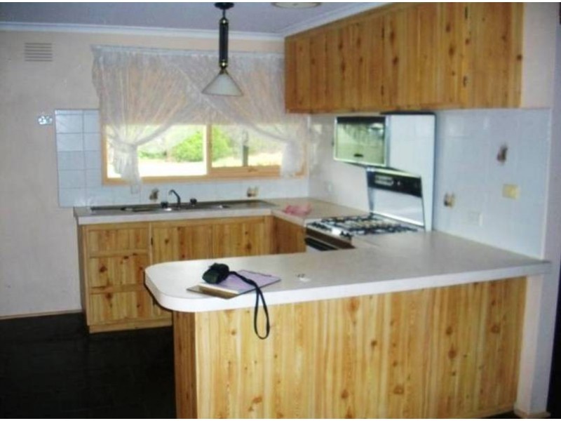 28 Empress Way, Melton West VIC 3337