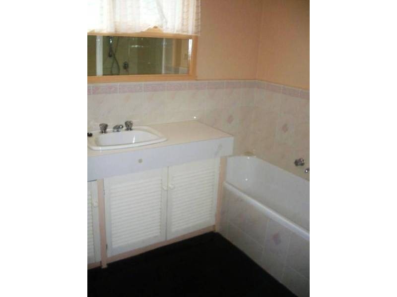 28 Empress Way, Melton West VIC 3337