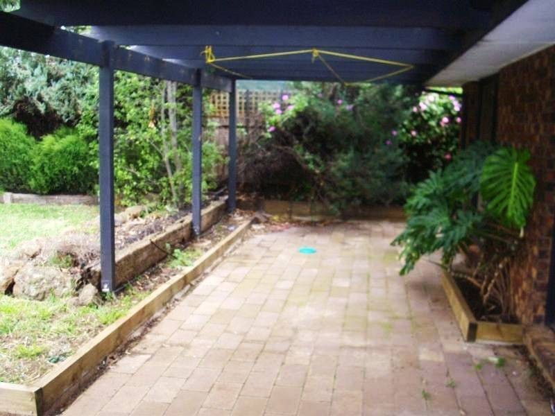 28 Empress Way, Melton West VIC 3337