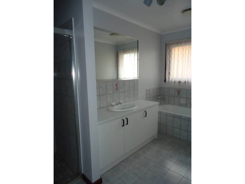 3 Barleycorn Place, Melton West VIC 3337