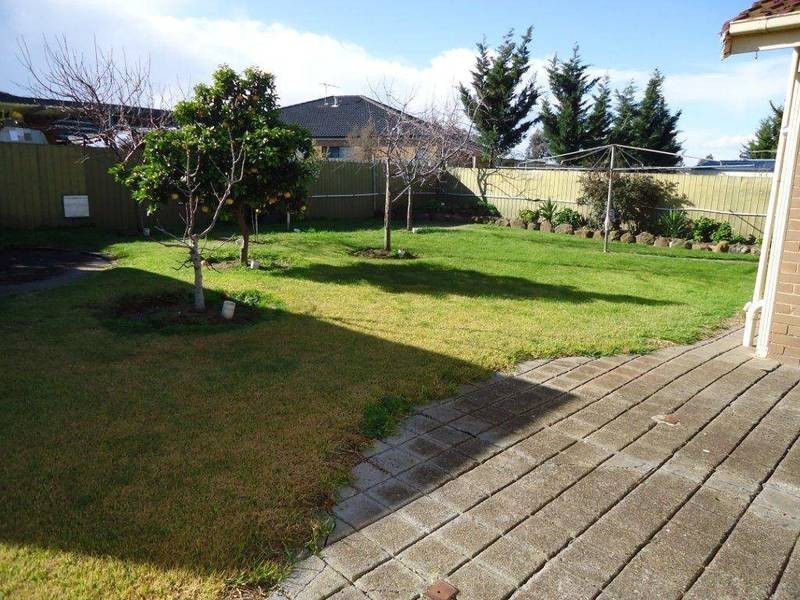 55 Dunvegan Drive, Kurunjang VIC 3337