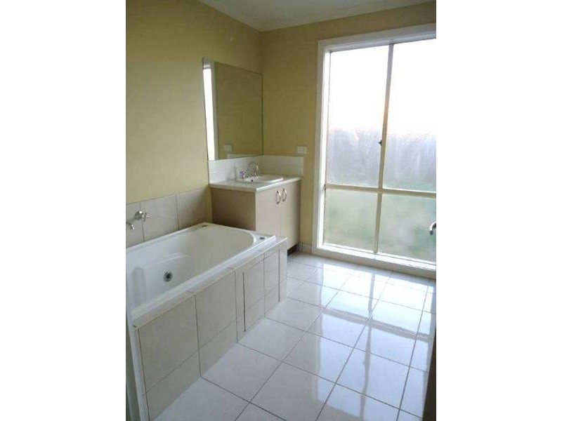 39 Kirkton Drive, Melton VIC 3337