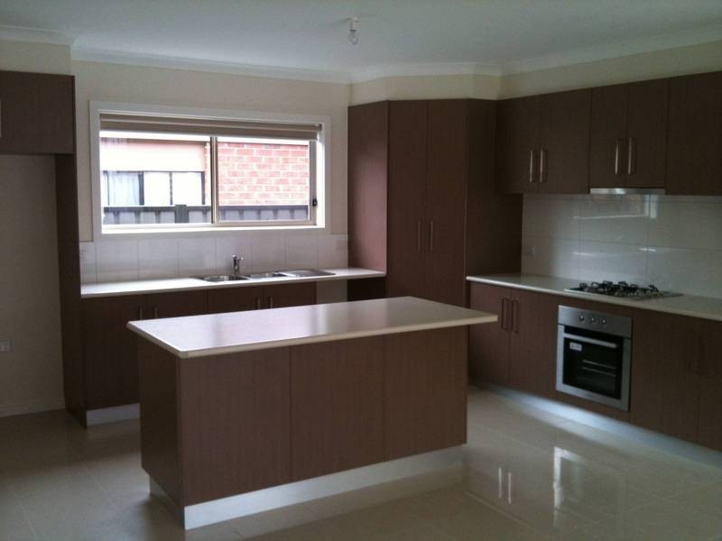 73 Lakewood Boulevard, Melton VIC 3337