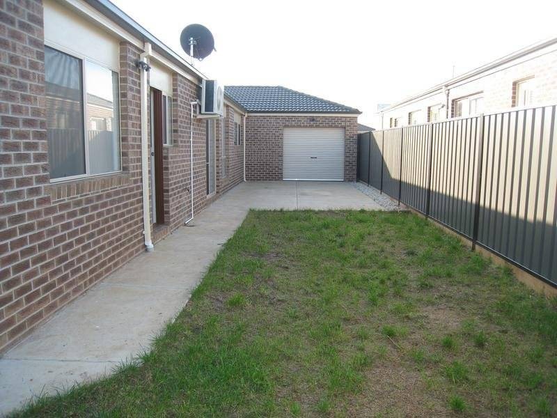 73 Lakewood Boulevard, Melton VIC 3337