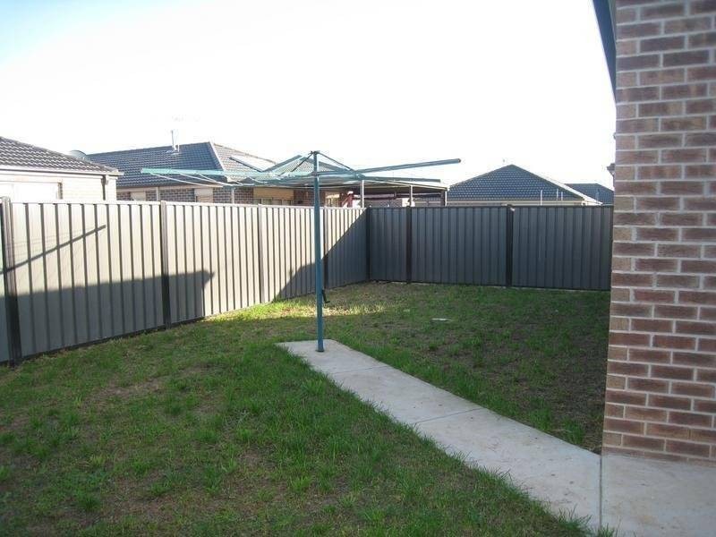 73 Lakewood Boulevard, Melton VIC 3337