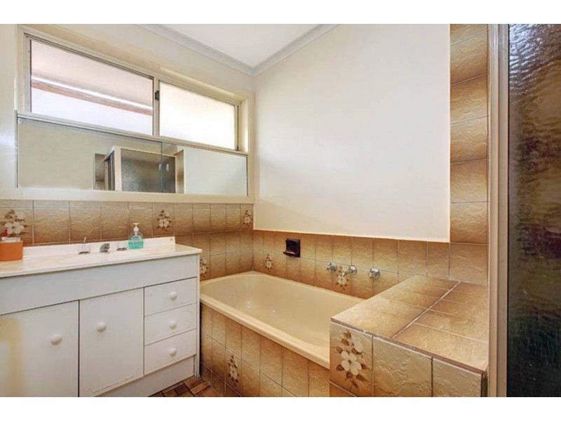 35 Bridge Road, Melton South VIC 3338