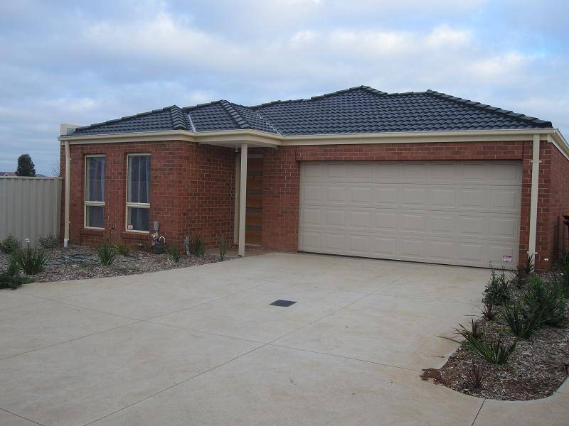 1/54 Lomandra Bowl, Melton West VIC 3337