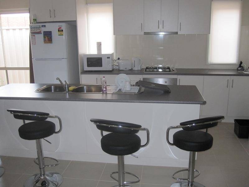 1/54 Lomandra Bowl, Melton West VIC 3337