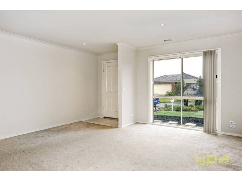 6 Jolley Rise, Melton West VIC 3337