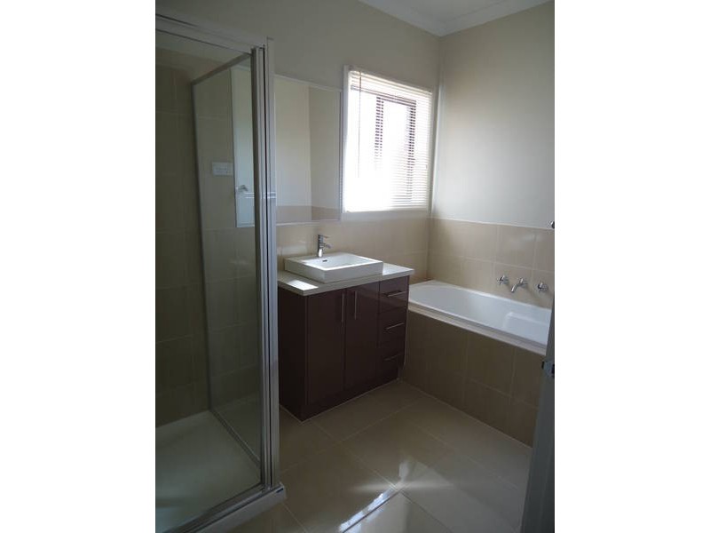 82 Saltbush Crescent, Brookfield VIC 3338