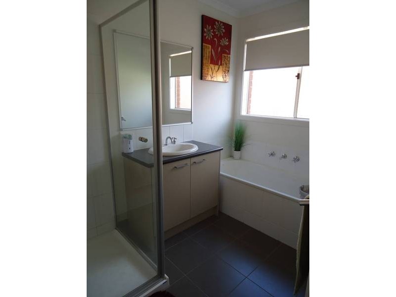 1/26 McBurnie Drive, Melton West VIC 3337