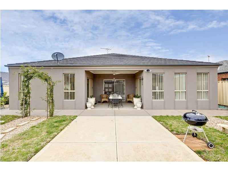 18 Thornhill Street, Melton West VIC 3337