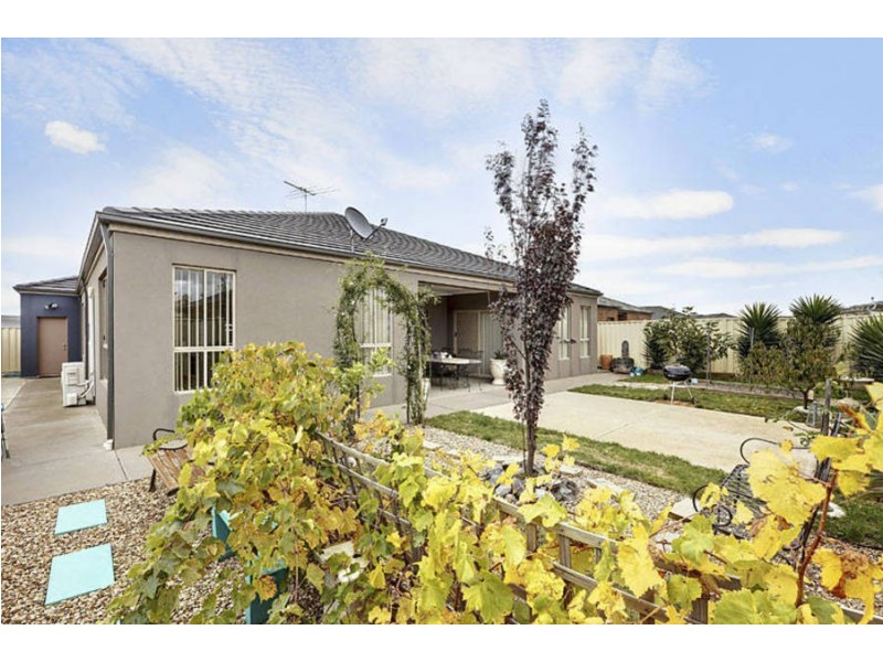 18 Thornhill Street, Melton West VIC 3337