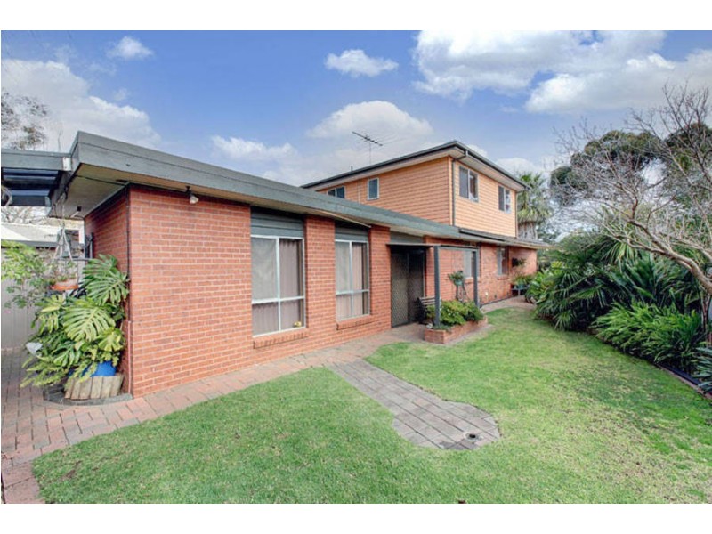 10 Glamis Place, Melton West VIC 3337