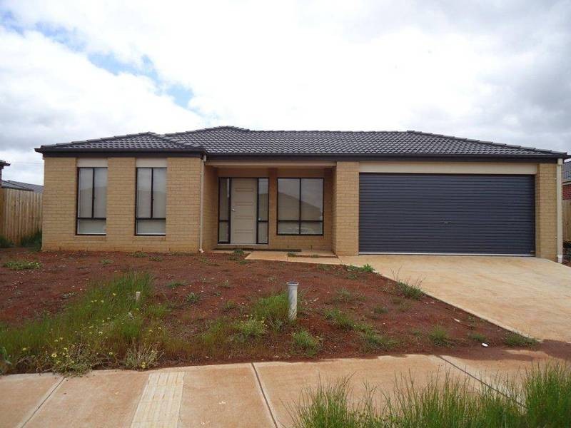 24 Equine Circuit, Melton South VIC 3338
