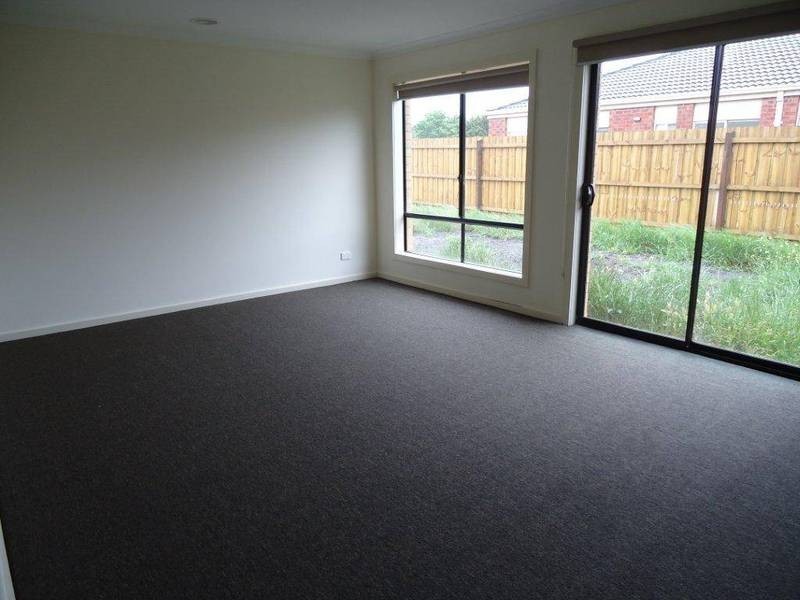 24 Equine Circuit, Melton South VIC 3338