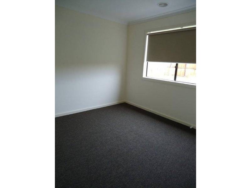 24 Equine Circuit, Melton South VIC 3338