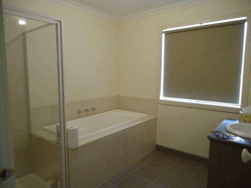 24 Equine Circuit, Melton South VIC 3338