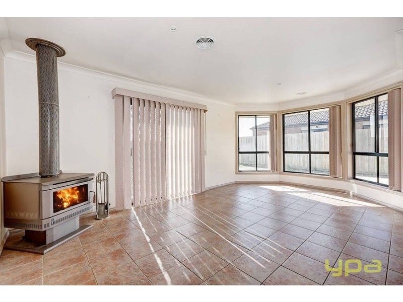 13 Ridgeway, Melton West VIC 3337