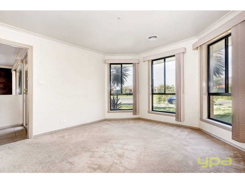 13 Ridgeway, Melton West VIC 3337