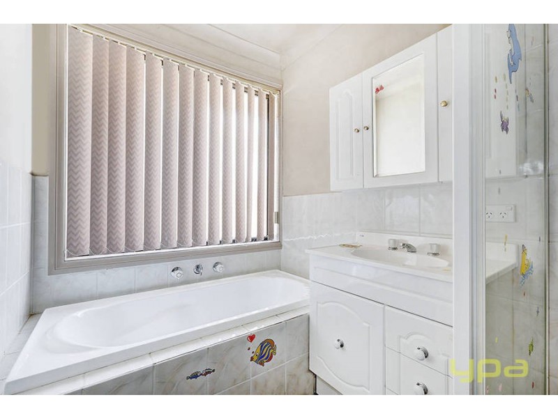 13 Ridgeway, Melton West VIC 3337