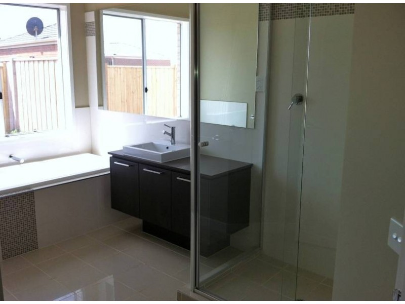 24 Manooka Road, Brookfield VIC 3338