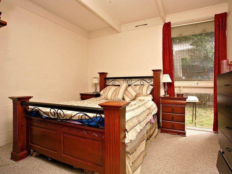 73 First Avenue, Melton South VIC 3338