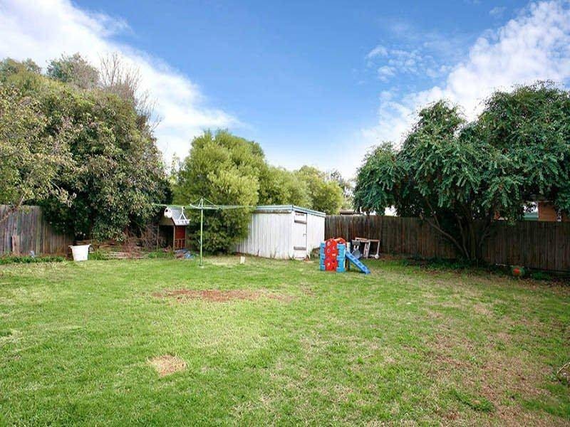 73 First Avenue, Melton South VIC 3338