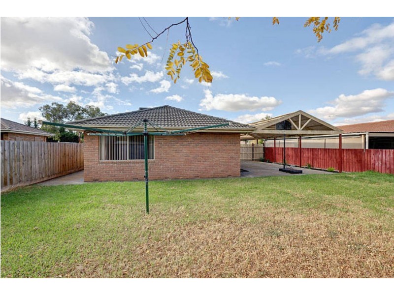4 Walsingham Crescent, Kurunjang VIC 3337