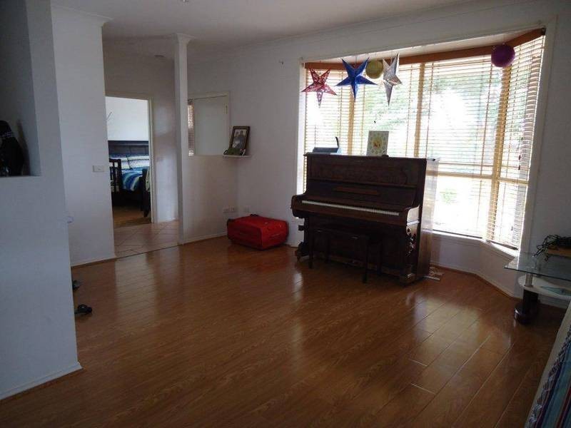 15 Fleetwood Circuit, Melton West VIC 3337