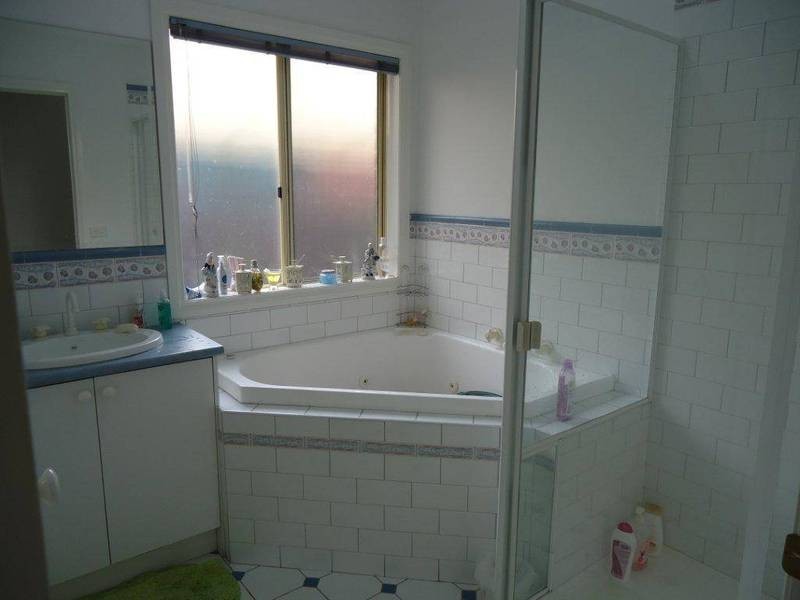 15 Fleetwood Circuit, Melton West VIC 3337