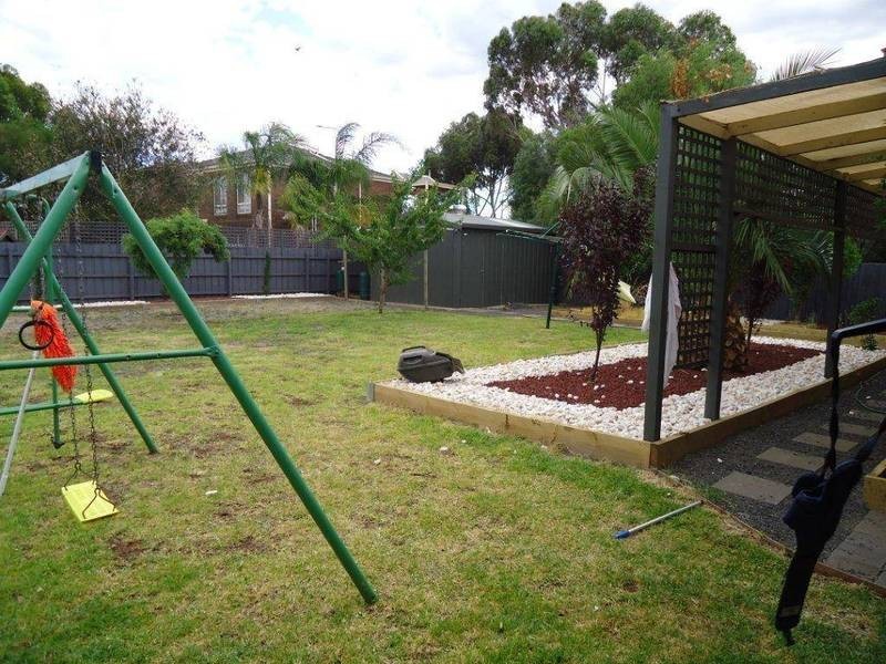 15 Fleetwood Circuit, Melton West VIC 3337