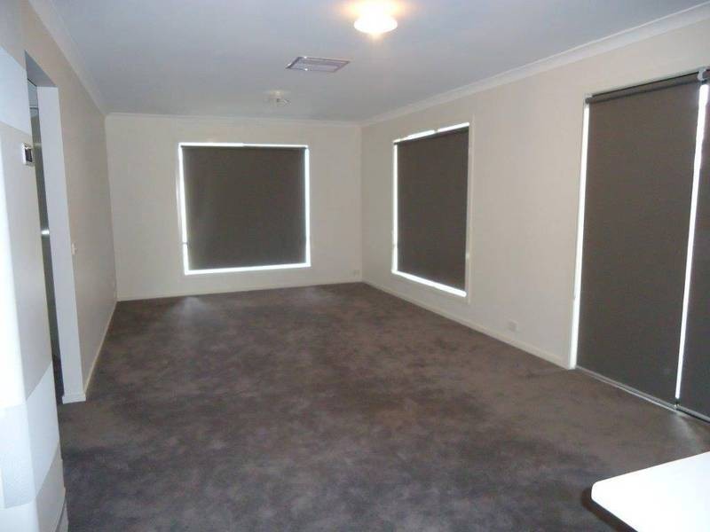 26 Lady Penrhyn Drive, Melton West VIC 3337