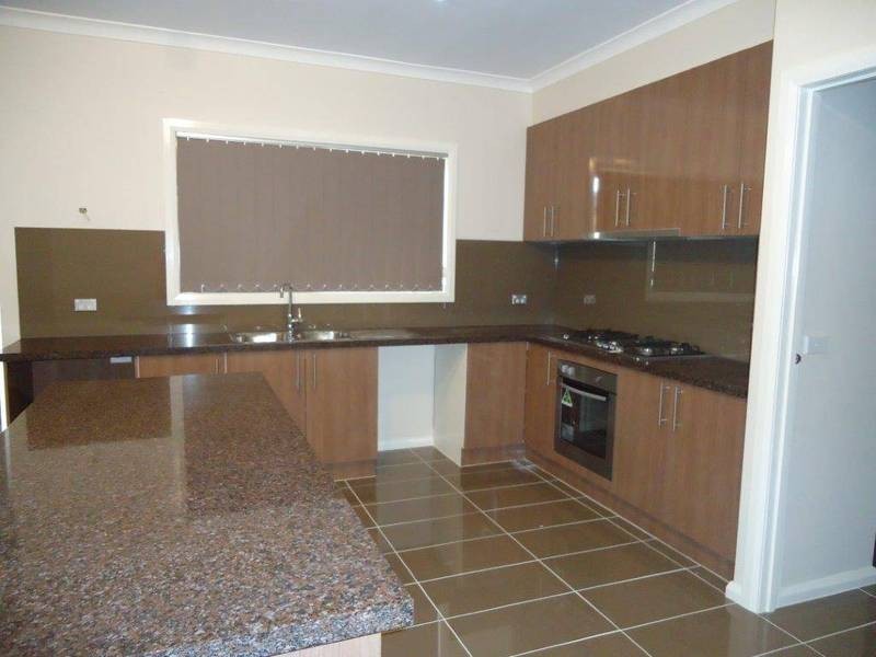 31 Viscosa Road, Brookfield VIC 3338