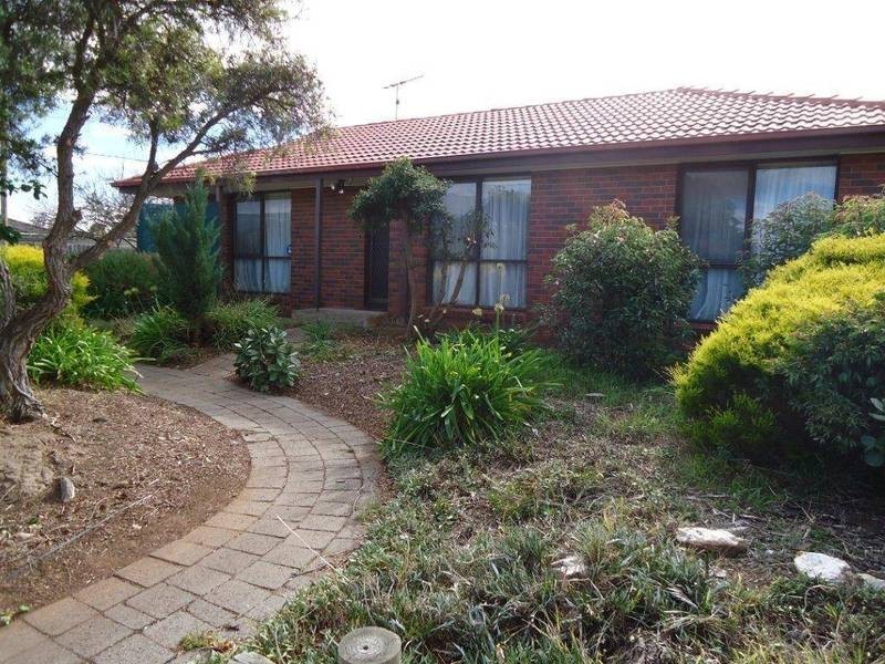 32 Oldershaw Road, Melton VIC 3337
