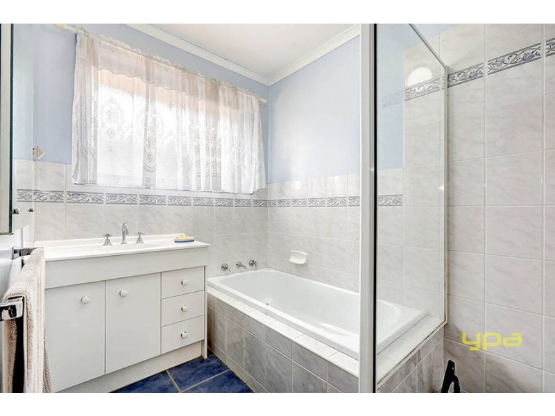 32 Oldershaw Road, Melton VIC 3337