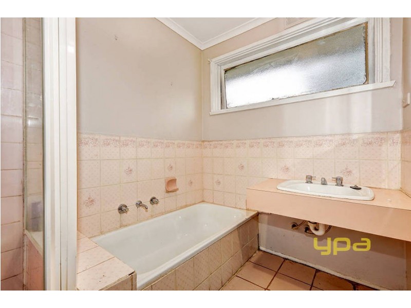 68 Hume Avenue, Melton South VIC 3338