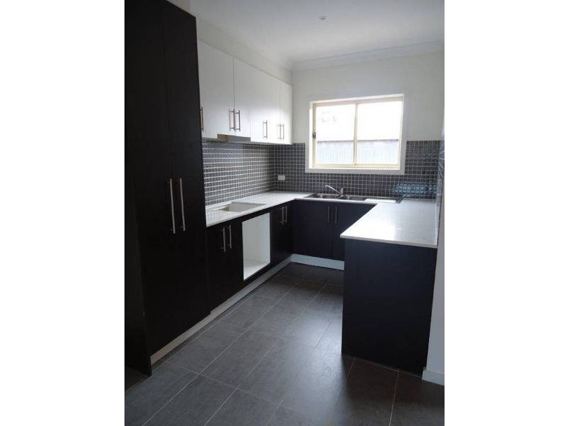 1/28  Toolern Street, Melton South VIC 3338