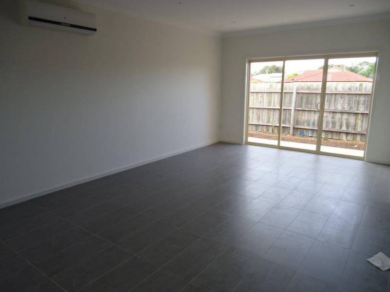 1/28  Toolern Street, Melton South VIC 3338