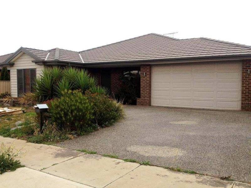 35 Lomandra Bowl, Melton West VIC 3337