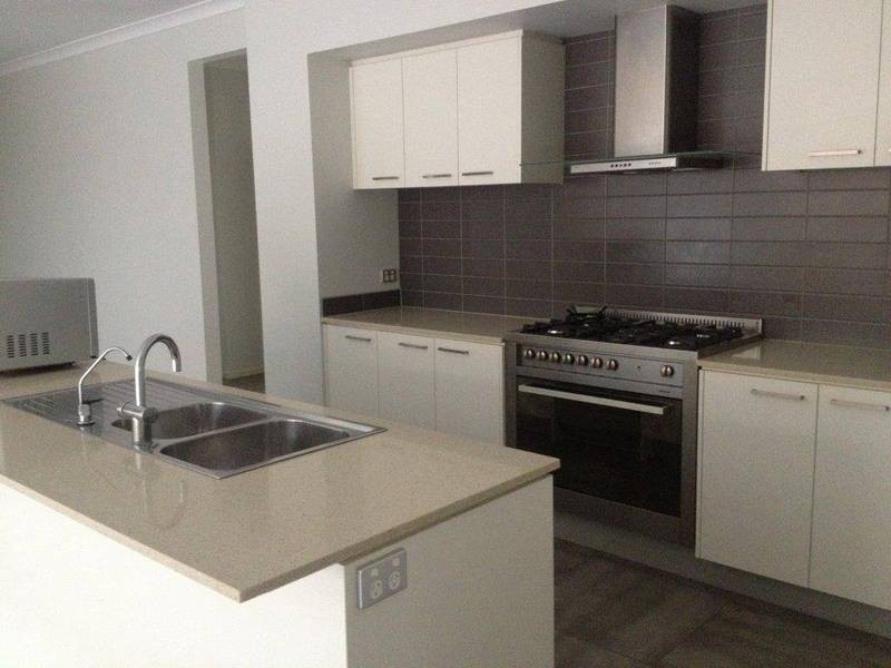 35 Lomandra Bowl, Melton West VIC 3337